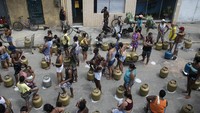 Serikat pekerja tersebut mempromosikan penjualan sebagai bagian dari kampanye solidaritas untuk memperingati Hari Perjuangan Nasional dalam Pembelaan Perusahaan Milik Negara.  