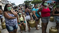 Kondisi pandemi Corona yang masih merajalela di Brasil membuat distribusi gas menjadi terhambat.  