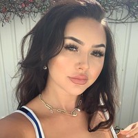 Menurut juru bicara TikTok, akun Anna diblokir karena mengunggah konten seksual secara eksplisit. Secara tegas, di TikTok dilarang menyajikan konten yang terlalu sensual. Foto: Instagram