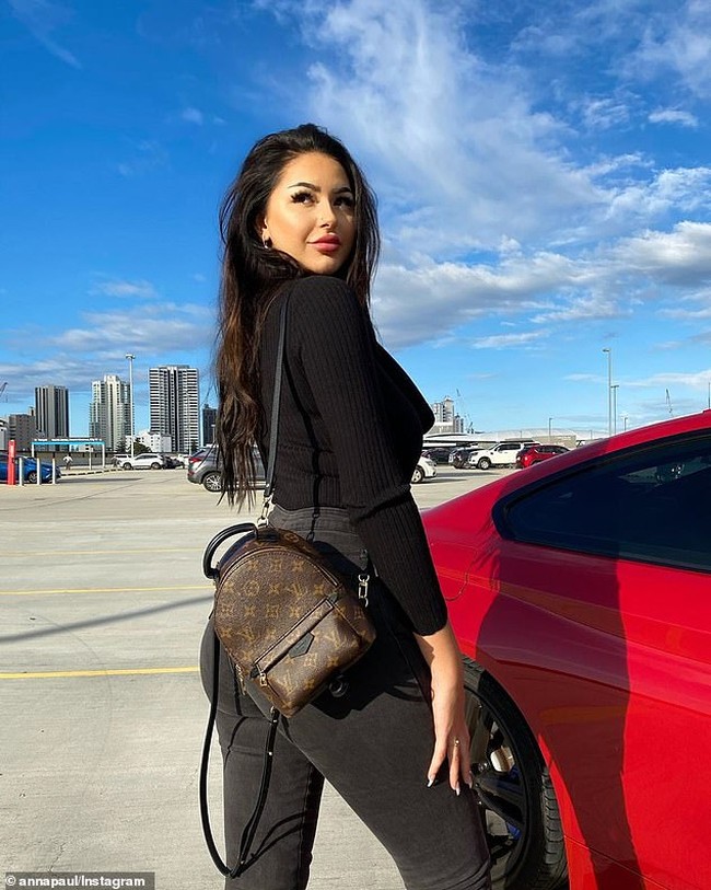 Sementara pihak TikTok mengungkapkan bahwa Anna menyajikan konten sensual. Foto: Instagram