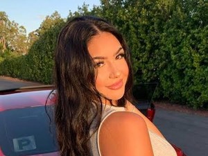 Dinilai Terlalu Seksi, Akun TikTok Influencer Ini Diblokir