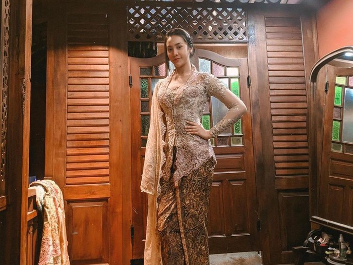 anya geraldine anya geraldine