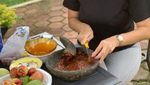 Intip Momen Aura Kasih Saat Makan Rujak dan Ngopi!