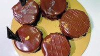 Dessert cokelat ini juga dibuat langsung oleh Aura Kasih. Ia sangat suka ketika hasilnya memuaskan. Foto: Instagram @aurakasih