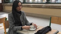 Walaupun telah resmi bercerai, namun Aura Kasih tetap memancarkan aura positifnya. Lewat akun Instagram-nya @aurakasih, ia juga rajin mengunggah momen kuliner. Foto: Instagram @aurakasih