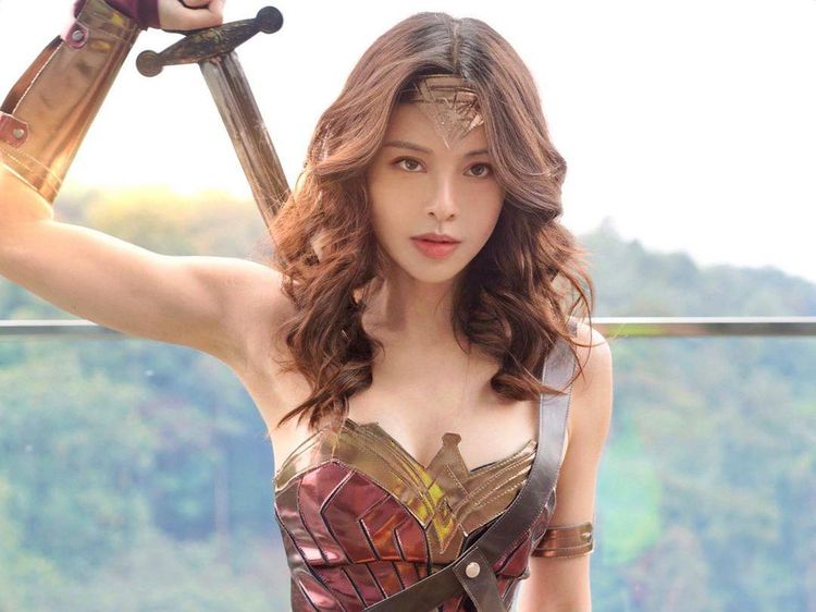 8 Potret Influencer Cantik yang Unggah Percobaan Bunuh Diri Usai Dibully