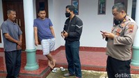 Kasus ini pun sudah dimediasi polisi, Sabtu (13/3) lalu. Saat mediasi itu, polisi juga mengklarifikasi kabar soal Sukendro sengaja membangun tembok permanen untuk menutup akses rumah milik Keluarga Suharto, Kismanto, Agus, dan Amsori karena kalah Pilkades. Setelah mendengar keterangan dari kedua belah pihak, Heru menegaskan permasalahan akses jalan ini tak ada kaitannya dengan Pilkades. Sebab, tanah yang dipersoalkan itu ternyata sudah mengantongi izin mendirikan bangunan (IMB). Saat pembangunan rumah pun, mulanya keluarga Suharto juga tidak mempermasalahkannya.