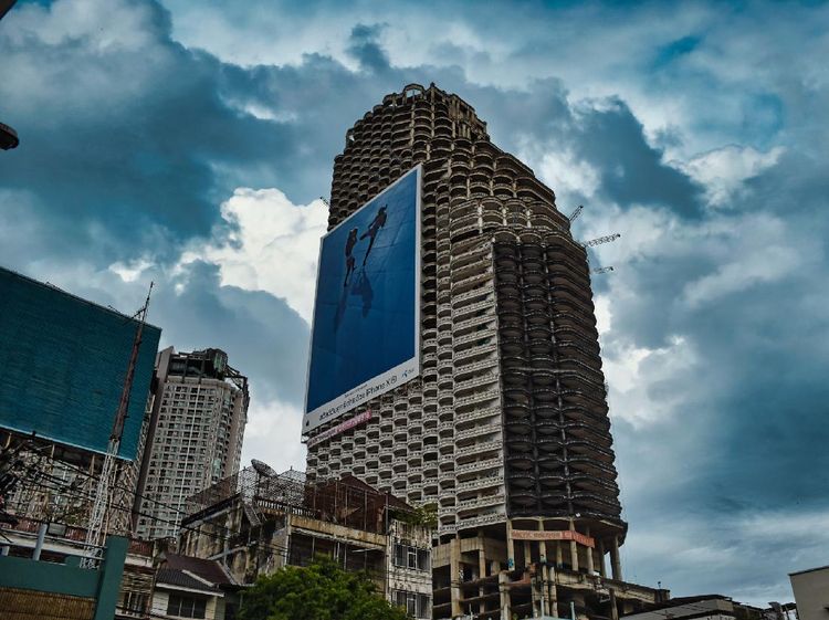 Penampakan Gedung Pencakar Langit Berhantu di Thailand