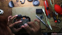 Keberadaan jasa servis kamera dan lensa di kawasan Pasar Baru memang sudah menjadi pilihan bagi para fotografer untuk membeli atau memperbaiki.