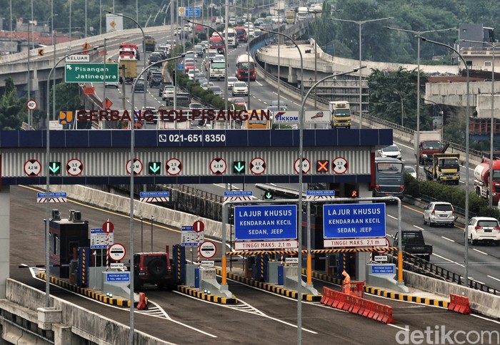 Gerbang Tol (GT) Pisangan telah resmi beroperasi Sabtu (13/3) lalu. Kini Tol Becakayu pun terkoneksi dengan ruas Jalan Tol Wiyoto Wiyono.