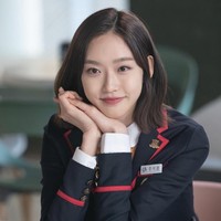 Han Ji Hyun meraih popularitasnya dengan pesat lewat trilogi The Penthouse. Aktris berumur 25 tahun ini mengawali kariernya dengan membintangi sejumlah web drama seperti Soul Driver, Today’s Taromance, dan What a Wonderful World.  Foto: Instagram hanjiji54