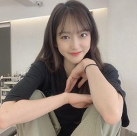 Belakangan, video cover dance Han Ji Hyun hangat diperbincangkan oleh netizen Korea. Ia dipuji karena dapat melakukan gerakan tajam saat menarikan lagu “Gotta Go” milik Chungha. Foto: Instagram hanjiji54