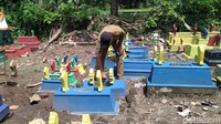 Selain itu lingkungan sekitar kuburan tampak bersih dan rapi.