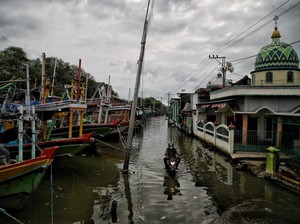 Terobos Air Rob, Mantri Bank Ini Ganti Rantai Motor Sebulan Dua Kali