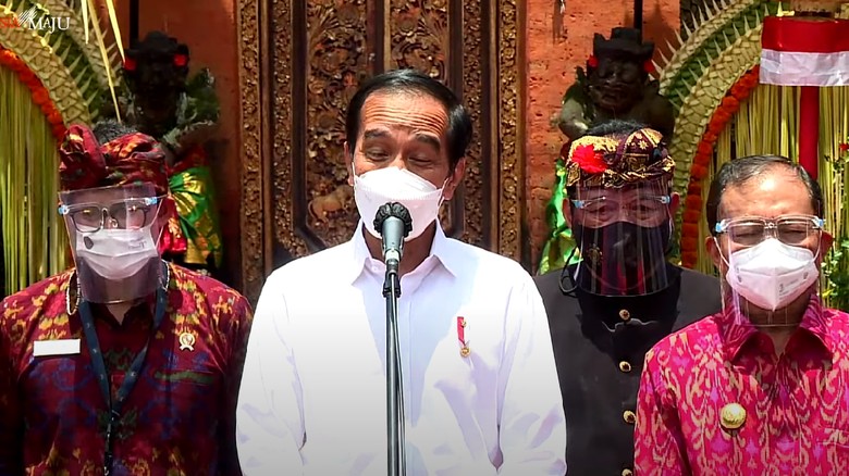 Jokowi Tinjau Vaksinasi Corona di Bali, Ingin Pariwisata Normal Kembali Jokowi Tinjau Vaksinasi Corona di Bali, Ingin Pariwisata Normal Kembali