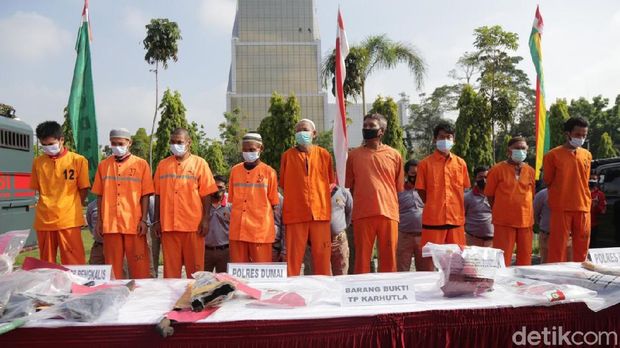 Kapolda Riau, Irjen Agung Setya, mengungkap sembilan orang ditangkap terkait karhutla di Riau (Raja Adil/detikcom)