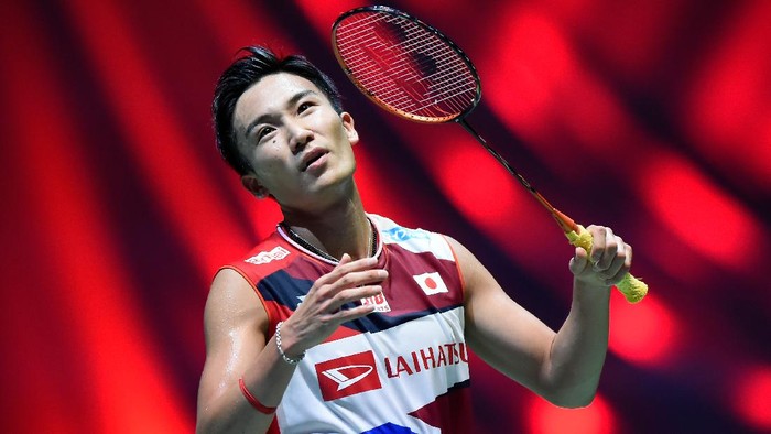 CHOFU, JAPAN - JULY 26: Kento Momota of Japan competes in the Mens Singles Quarterfinal match against Anthony Sinisuka Ginting of Indonesia on day four of the Daihatsu Yonex Japan Open Badminton Championships, Tokyo 2020 Olympic Games test event at Musashino Forest Sport Plaza on July 26, 2019 in Chofu, Tokyo, Japan. (Photo by Matt Roberts/Getty Images)