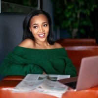 Menjadi trader, kamu harus membuat keputusan dalam hitungan mikrodetik. Jadi aku pikir baginya, bahkan bagiku, pilihan untuk melantai di bursa saham langsung masuk akal, katanya dilansir Black EOE Journal. Foto: Instagram @lasimmons