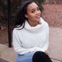 Dianggap sulit bagi banyak orang, Lauren juga mengungkap hal yang menurutnya asyik dari profesi trader. Statistik adalah bahasa universal dan melalui ilmu di kampus mengenai genetik dan bahkan menggunakan statistik di SMA ketika aku belajar program teknik arsitektural, aku jatuh cinta dengan angka. Bisa menginterpretasikan data untuk menyampaikan informasi itu kepada klien adalah profesi yang mengasyikan, katanya. Foto: Instagram @lasimmons