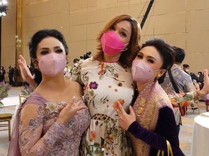 Maia Buka Kotak Suvenir Lamaran Aurel, Langsung Teriak Wow