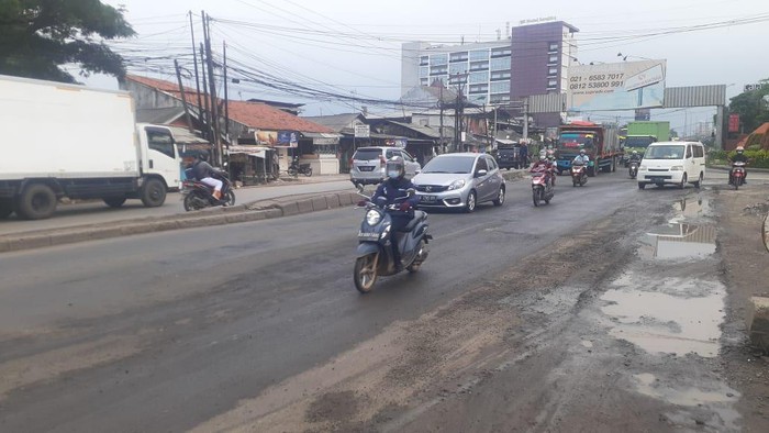 Masyarakat menilai, perbaikan Jl Raya Industri Kab. Bekasi menjadi solusi kemacetan. Setelah diperbaiki, lalu lintas di Jl Raya Industri menjadi lancar.