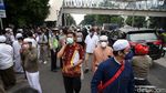 Melihat Emak-emak Pendukung HRS Beraksi di PN Jaktim