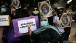 Melihat Emak-emak Pendukung HRS Beraksi di PN Jaktim