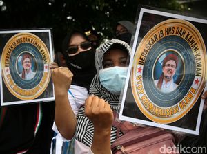 Sidang Rizieq Ditunda, Massa Pendukungnya Tinggalkan PN Jaktim