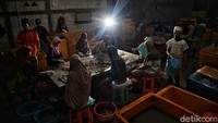 Diketahui, dalam menjalankan usaha tersebut Zainudin membutuhkan modal yang tidak sedikit, yakni hingga ratusan juta. Sebab, pembelian hasil tangkapan laut harus dibayarkan secara tunai setiap harinya kepada nelayan.