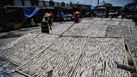 Dalam program Jelajah UMKM BRI di Kota Wali, detikcom berkesempatan mengunjungi sentra ikan kering ini.
