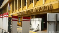 Pemerintah Provinsi (Pemprov) DKI Jakarta tengah melakukan penataan Stasiun Gondangdia.