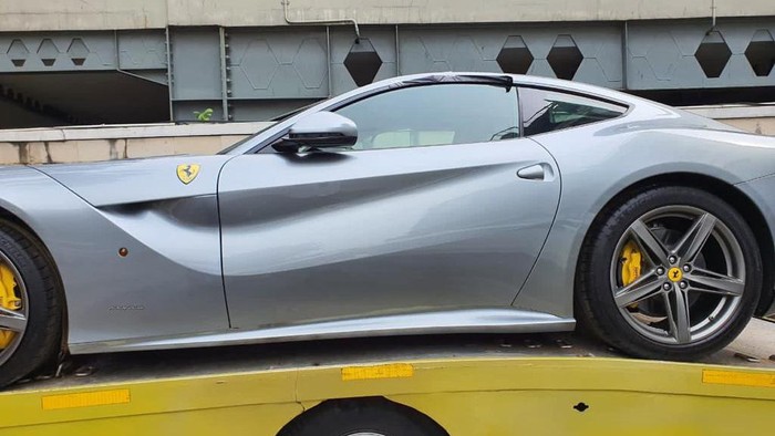 Mobil Ferrari Milik Tersangka Asabri Heru Hidayat Dipindahkan ke Kantor Asabri