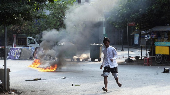 Pertumpahan darah terus terjadi di Myanmar. Protes dan kerusuhan terus memanas di Myanmar usai junta militer merebut kekuasaan enam minggu lalu. Korban tewas pun berjatuhan.