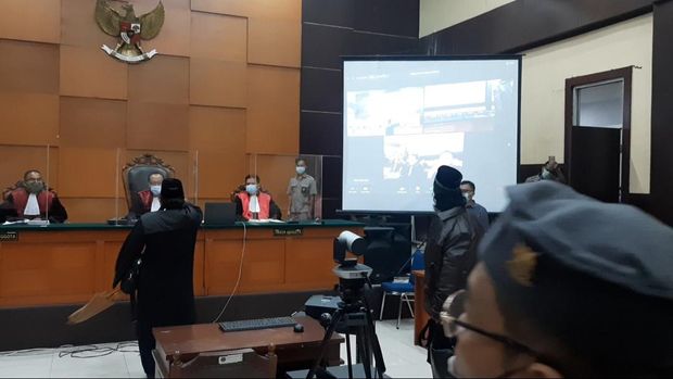 Novel Bamukmin Teriak dan Tunjuk-tunjuk Hakim saat Walkout Sidang HRS