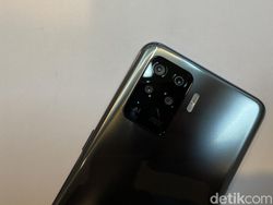 Menggenggam Oppo Reno5 F