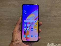 Menggenggam Oppo Reno5 F