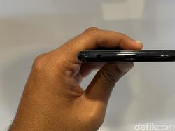 Menggenggam Oppo Reno5 F