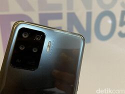 Menggenggam Oppo Reno5 F