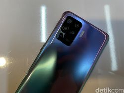 Menggenggam Oppo Reno5 F