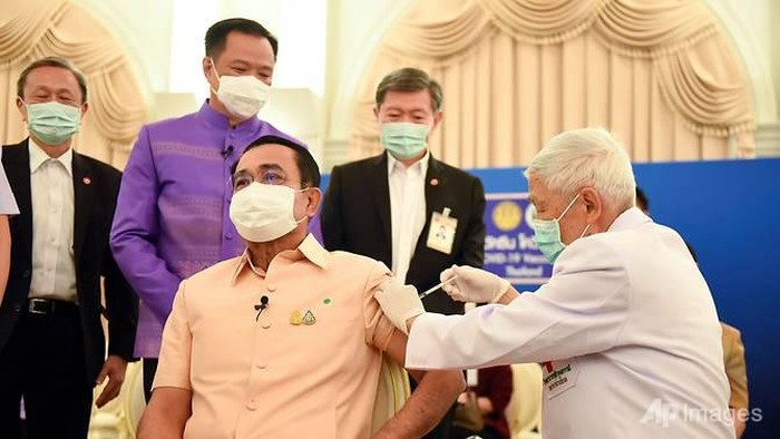 PM Thailand disuntik vaksin Astrazeneca