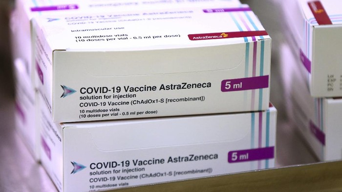 PM Thailand Divaksin AstraZeneca di Tengah Kontroversi Dampaknya Perdana Menteri (PM) Thailand disuntik vaksin AstraZeneca hari ini. Vaksinasi tersebut digelar di tengah kontroversi terkait keamanan vaksin Corona tersebut.
