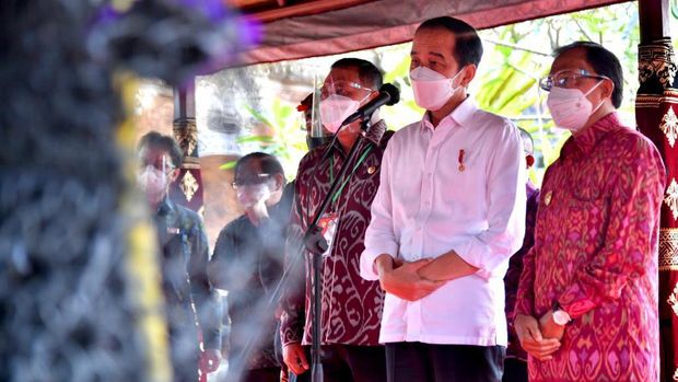 Presiden Jokowi Tinjau Vaksinasi Massal, Gianyar - Bali, (16/3/2021). (Dok: Biro Pers Sekretariat Presiden) Presiden Jokowi Tinjau Vaksinasi Massal, Gianyar - Bali, (16/3/2021). (Dok: Biro Pers Sekretariat Presiden)