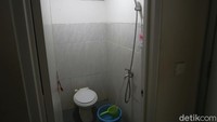 Ini salah satu gambaran toilet dari Rumah DP 0 di Menara Samawa di kawasan Pondok Kelapa, Jakarta Timur.