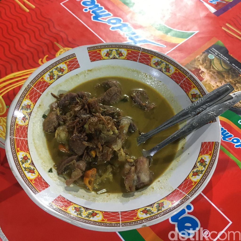 Maknyus! Sate Kambing dan Tongseng Racikan Bu Sumirah yang Legendaris
