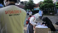Uji coba dilakukan di 170 sekolah dari jenjang SD hingga SMA/SMK. Sekretaris Dinas Pendidikan Kabupaten Bogor Atis Tardiana mengatakan dari 200 sekolah yang mengajukan pembelajaran tatap muka (PTM), hanya 170 sekolah yang lolos verifikasi.