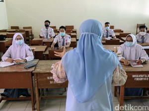 Ironi Sekolah Tatap Muka di Daerah PPKM Level 4