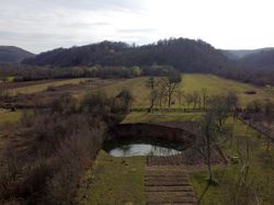 Penampakan Lubang-lubang Raksasa Bikin Ngeri Warga