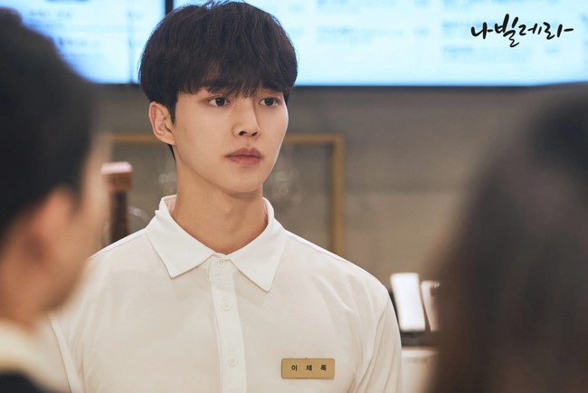 Awalnya, Lee Chae Rok (pemain Song Kang) fanatik dengan sepak bola. Namun, hidupnya berubah setelah menonton pertunjukan balet. Foto: dok. tvN