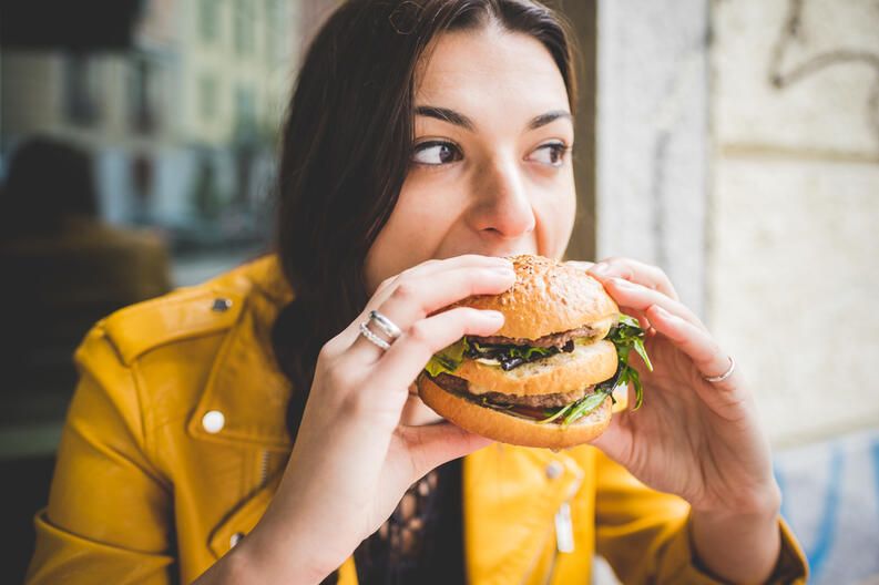 Sukses Diet Turun BB 28 Kg, Wanita Ini Masih Bisa Makan Pizza dan Burger