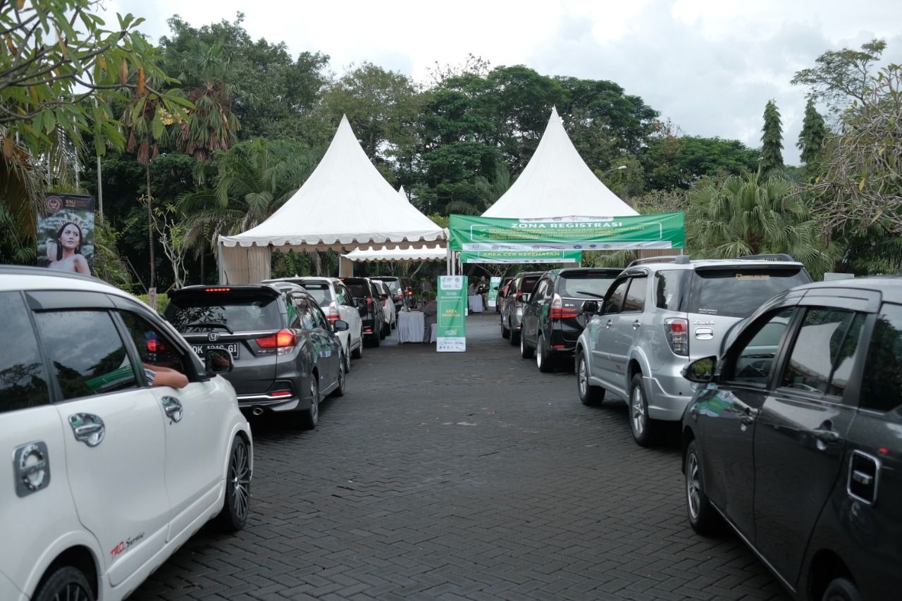 Vaksinasi drive-thru